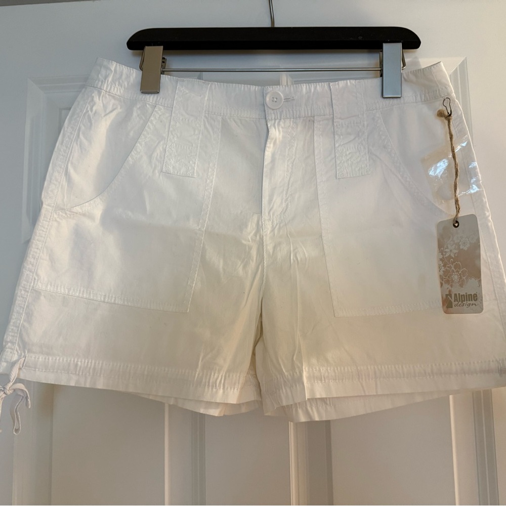 Alpine Crisp White Women's Cargo Shorts
